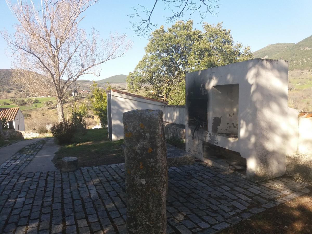 Casa Rural De Benjamin Palencia Villafranca de la Sierra Exterior photo