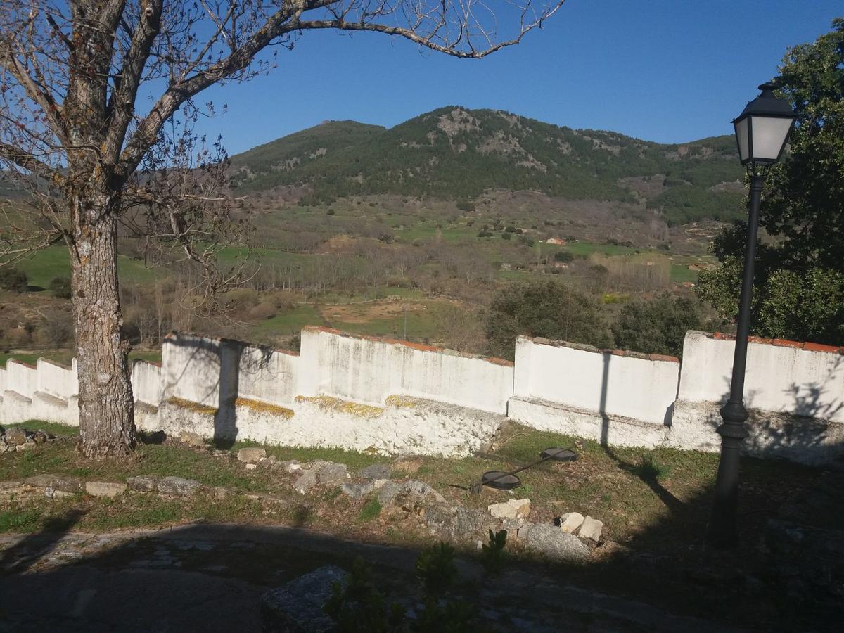 Casa Rural De Benjamin Palencia Villafranca de la Sierra Exterior photo