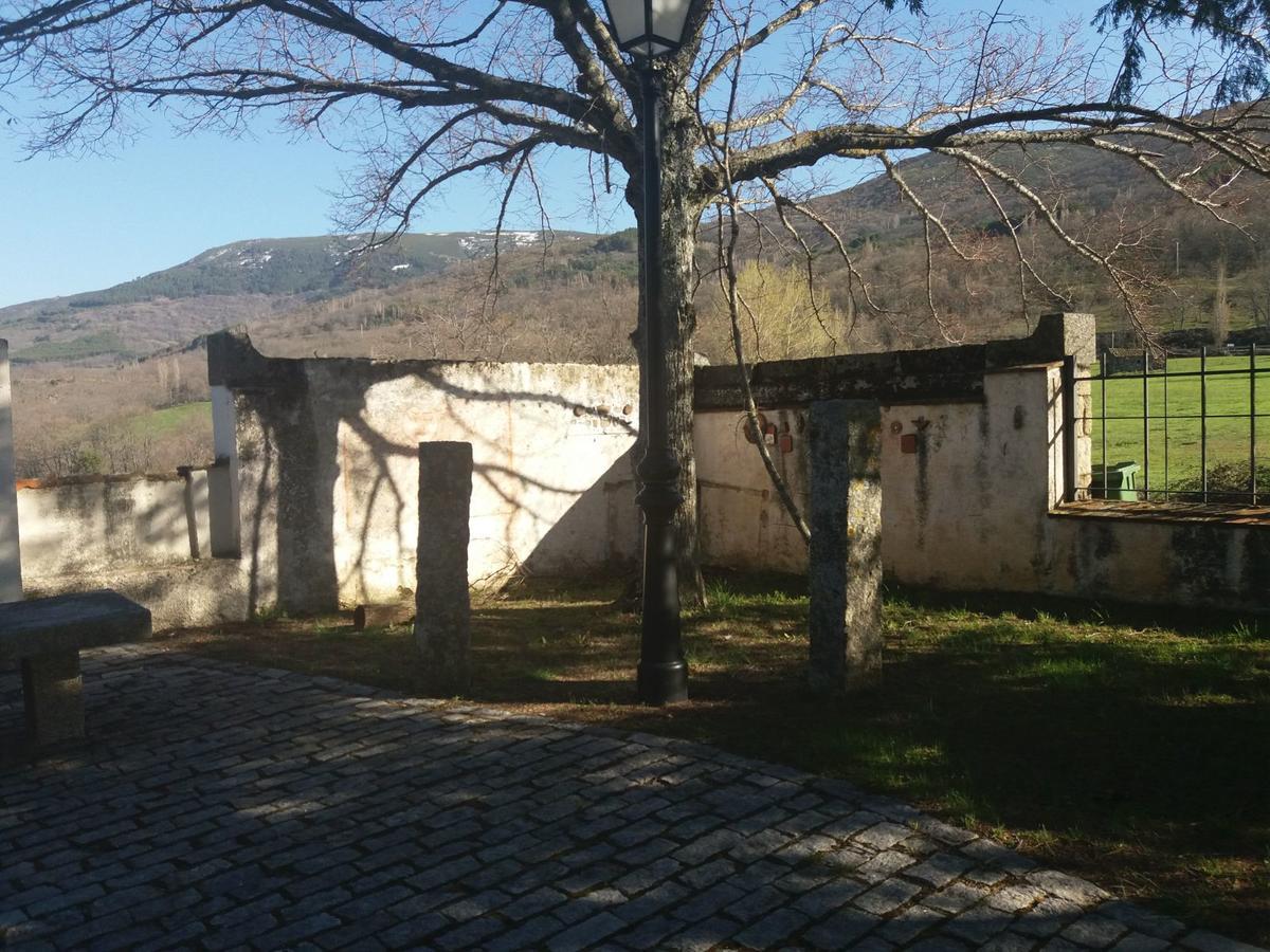 Casa Rural De Benjamin Palencia Villafranca de la Sierra Exterior photo