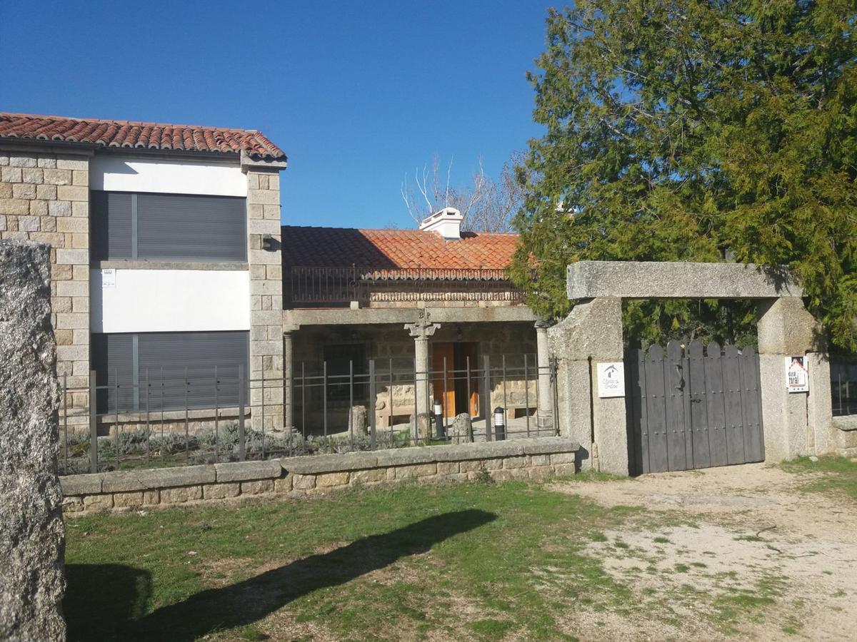Casa Rural De Benjamin Palencia Villafranca de la Sierra Exterior photo